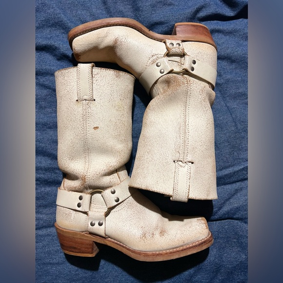 FRYE 12R Harness Crackle White Leather Boots - Picture 3 of 6